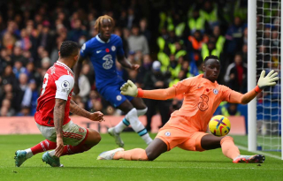 Арсенал го доби дербито со Челзи и се врати на врвот на табелата