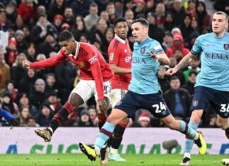 Јунајтед преку Барнли на Чурлинов до четвртфиналето на Лига Купот