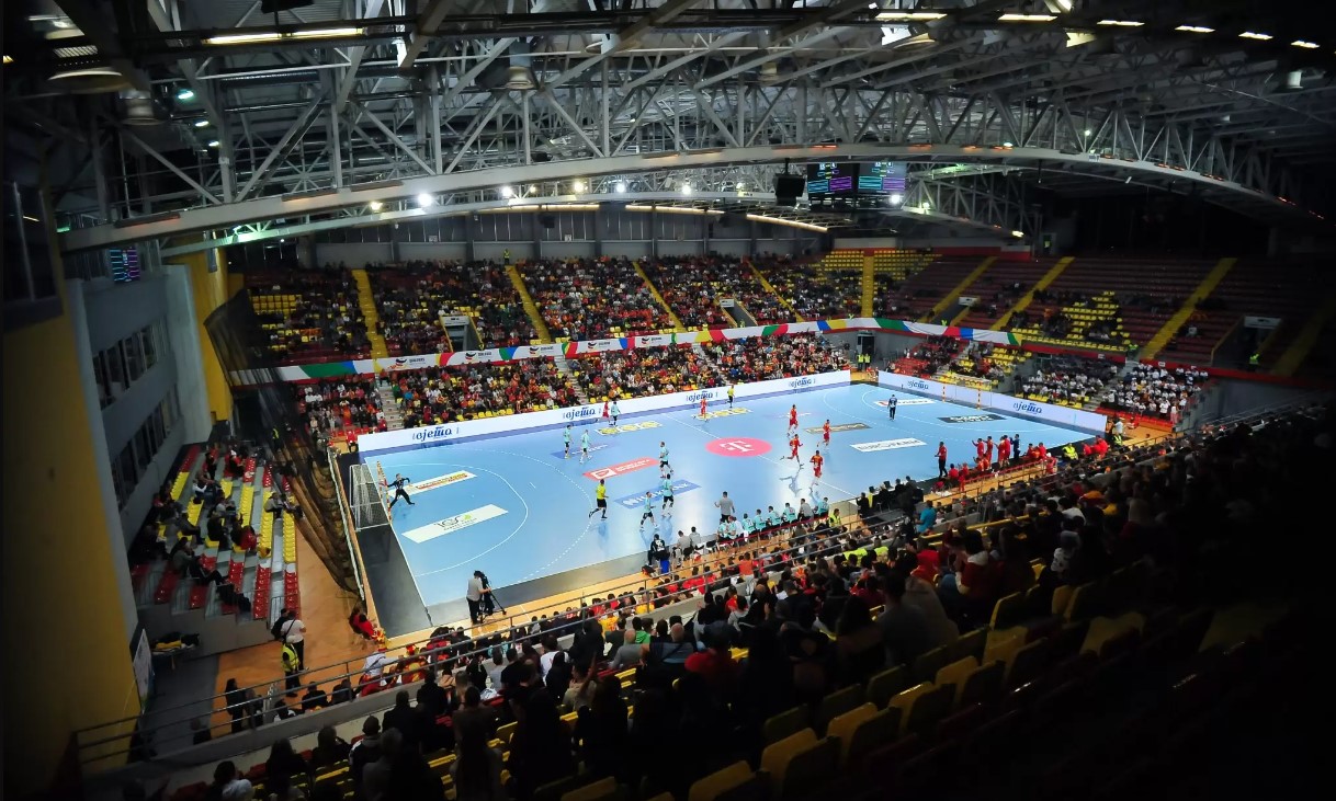 Македонија против Грција пред полни трибини