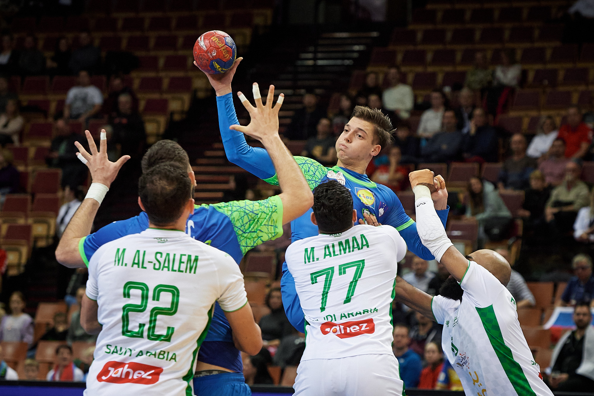 Втор пораз за домаќинот Полска, Унгарија со пресврт победа над Исланд