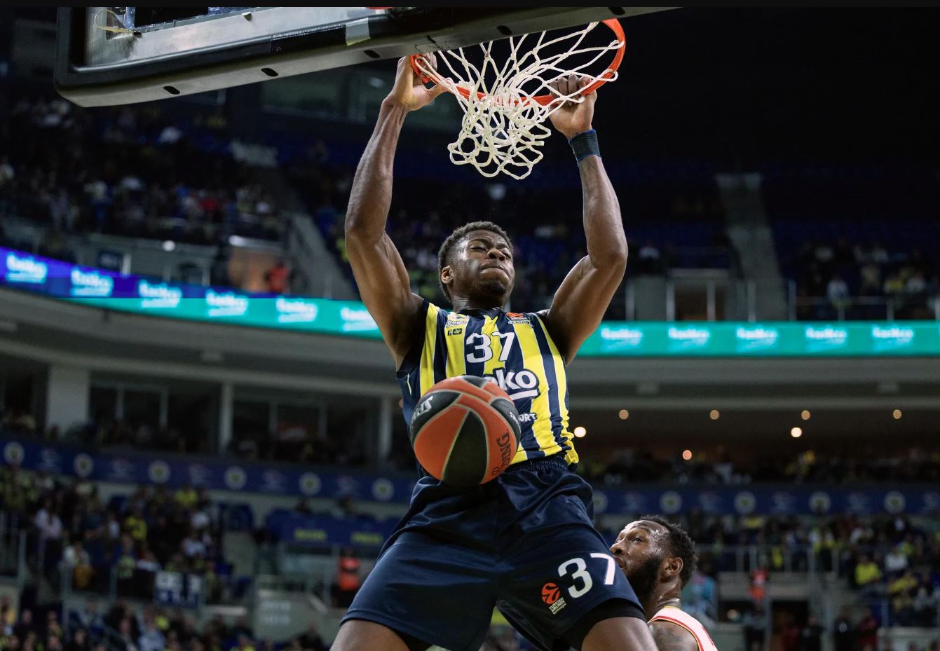 По голема драма и продолжение Фенербахче го доби Монако