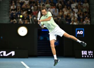 Медведев и Швјонтек без проблеми во третото коло на АО