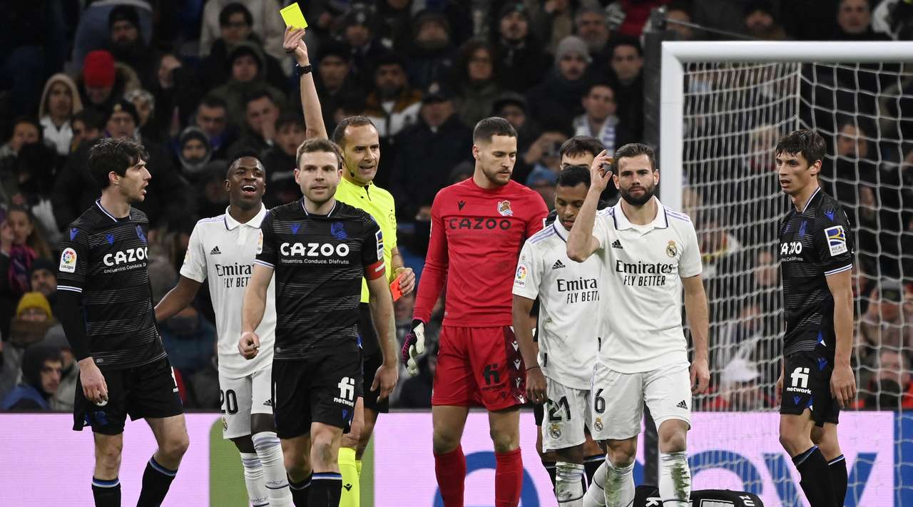 Реал и Сосиедад ремизираа, Барселона победник на колото