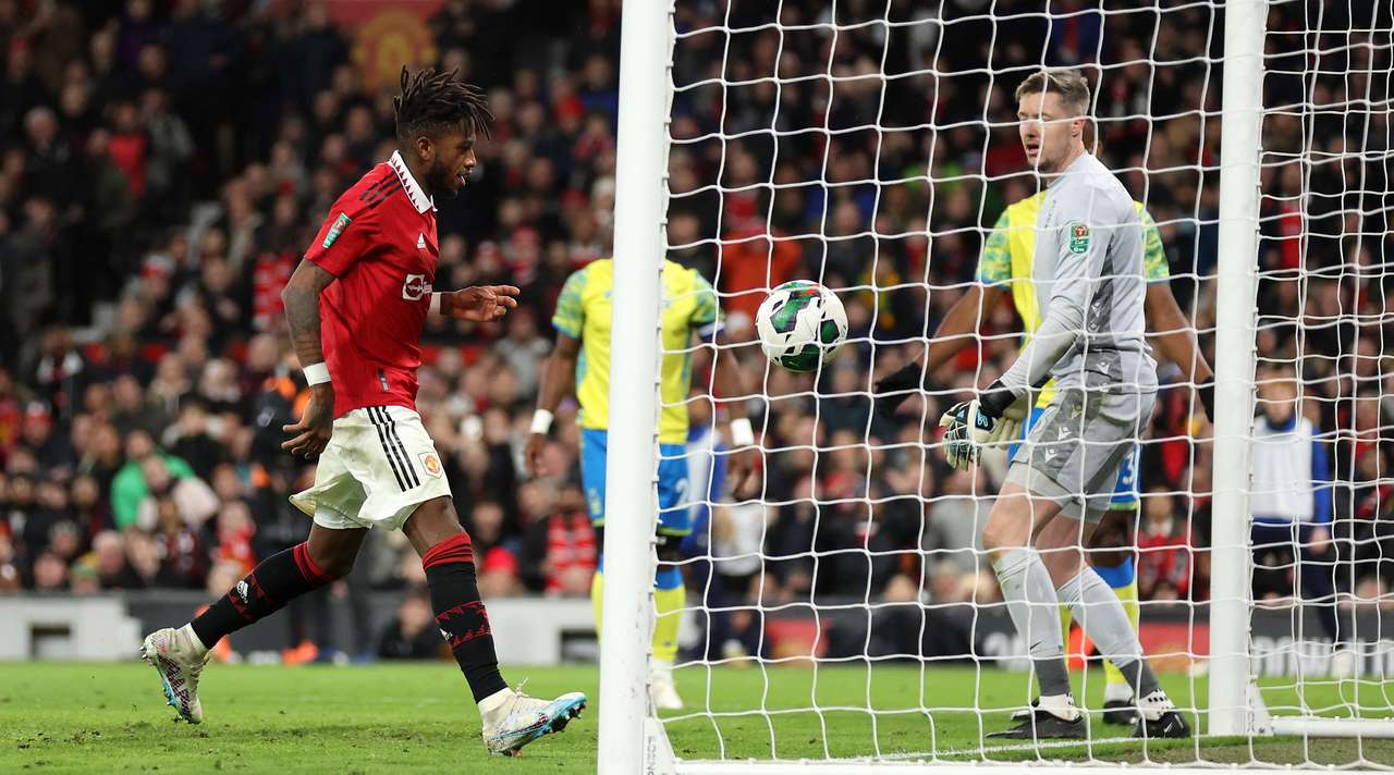 Манчестер Јунајтед се пласира во финалето на ЕФЛ купот и по шест години повторно ќе игра за трофеј