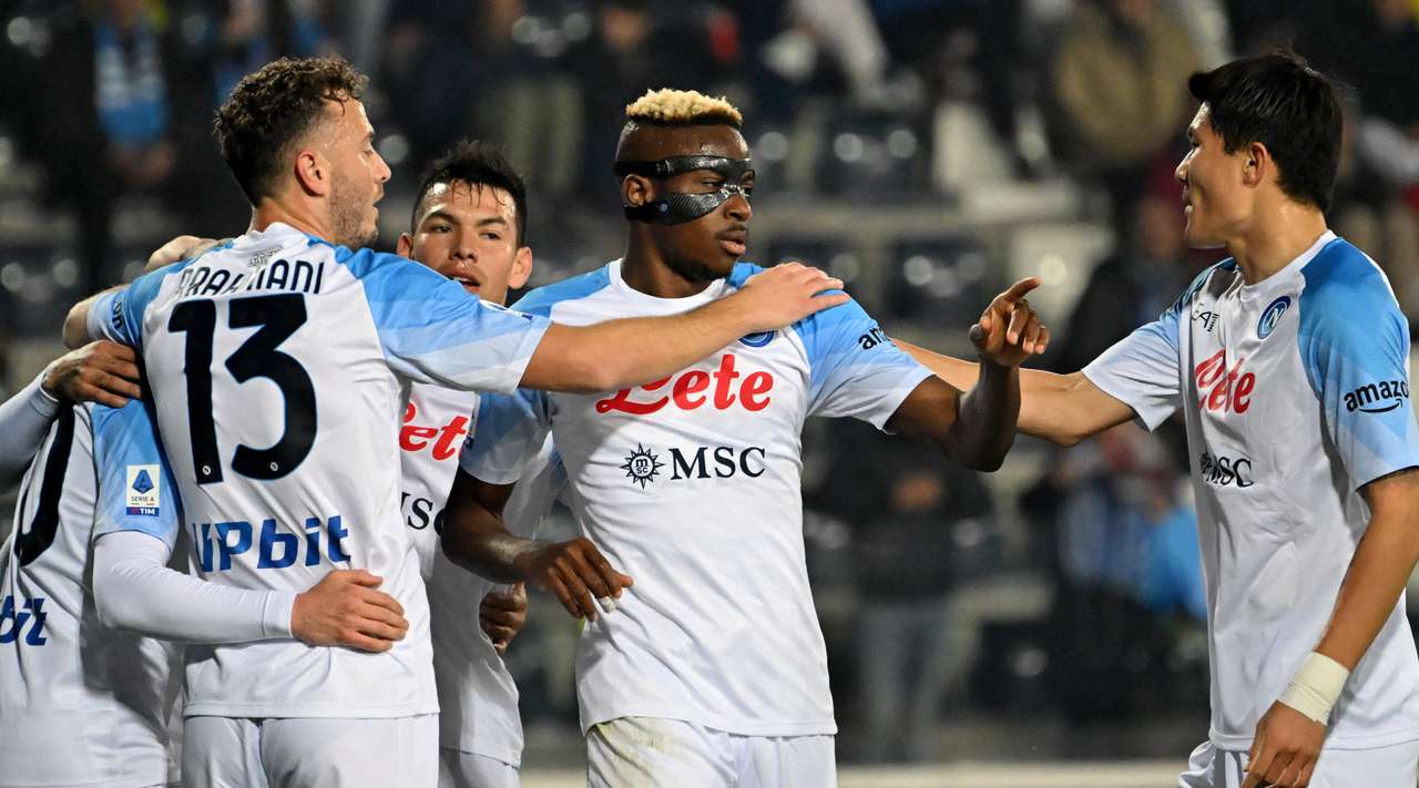 (ВИДЕО) Елмас доби шанса од клупа, Наполи е незадржлив