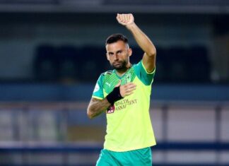 (ВИДЕО) Иван Тричковски се врати од повреда и погоди за реми на АЕК