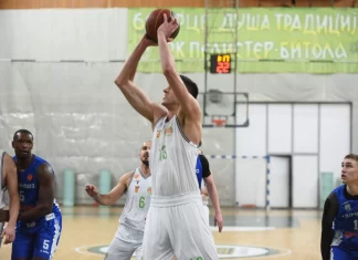 Три од три за домашните екипи