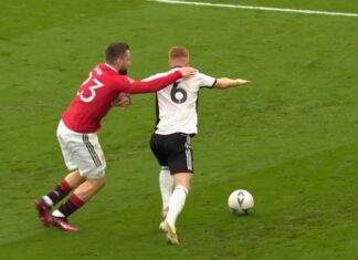 Црвени картони за Фулам и пресврт победа за Манчестер Јунајтед