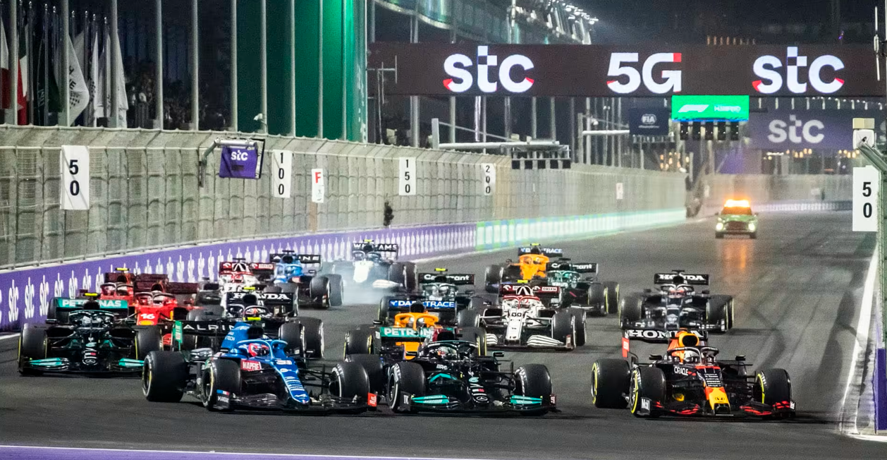 Серхио Перез победник во Саудиска Арабија, супер трка на Верстапен за 1-2 на Ред Бул