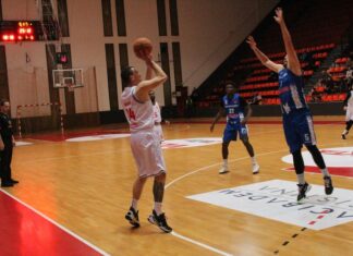 Кожув промаши продолжение против Еуро Никел