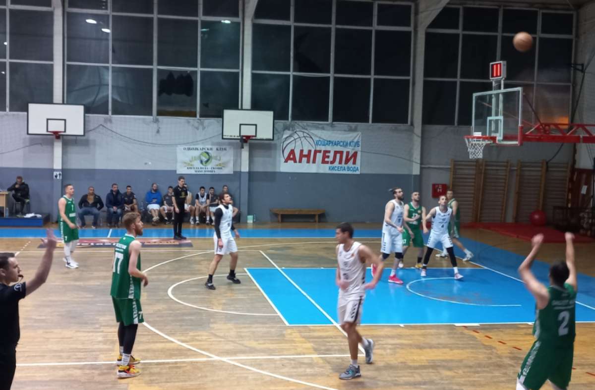 Ангели рутинирано до победа против Баскет Кам