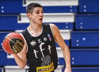 (ВИДЕО) Младиот кошаркар на ТФТ, Стојанов, го има третиот најубав потег