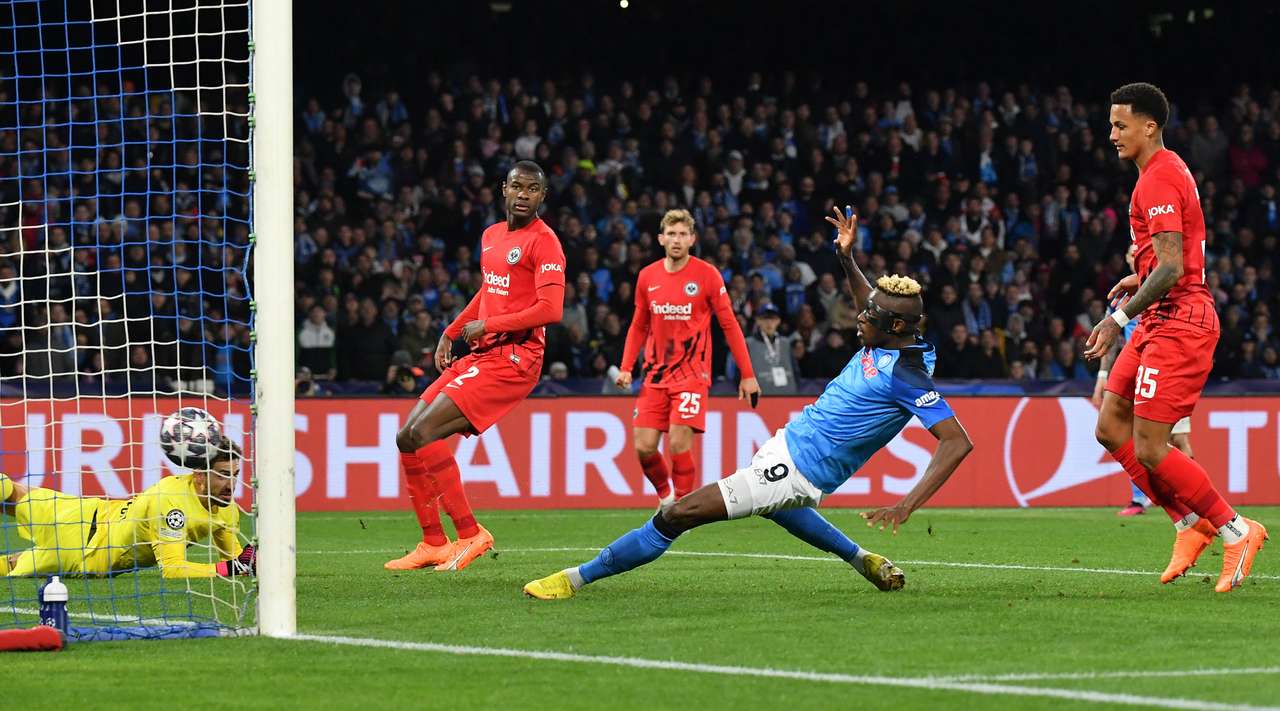 Елмас и Наполи го демолираа Ајнтрахт и се пласираа во четвртфинале