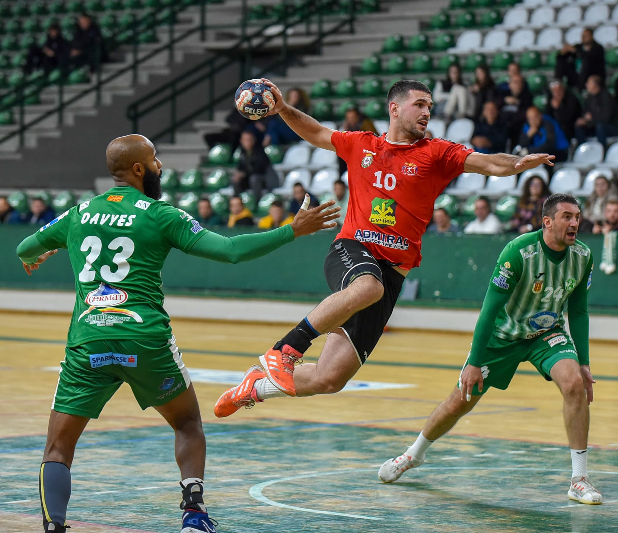 Тиквеш „држи“ чекор со Алкалоид