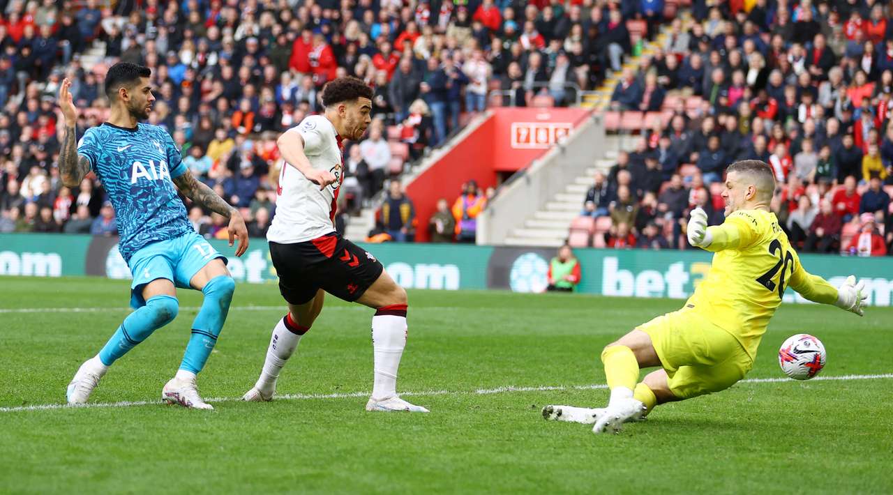 Саутемптон со гол во продолжението му ,,откина” бод на Тотенхем