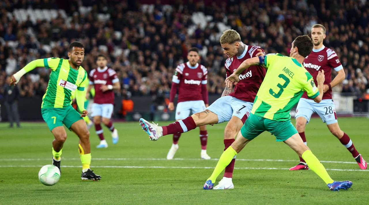 Тричковски остана на клупа, АЕК Ларнака се посрамоти кај Вест Хем