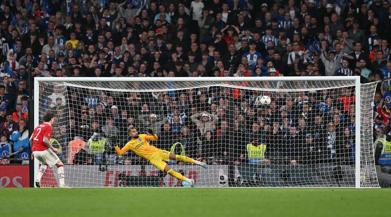 (ВИДЕО) Манчестер на пенали го елиминираше Брајтон и ќе игра финале во ФА купот