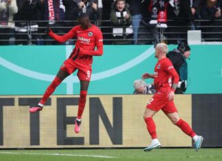 (ВИДЕО) Коло Муани со два гола го одведе Ајнтрахт во 1/2-финалето на германскиот Куп