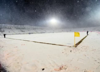 Снегот направи хаос на фудбалските терени во Србија!