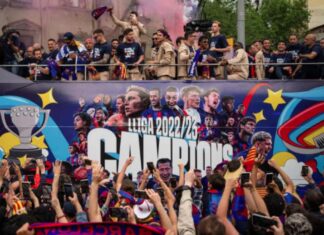 (ВИДЕО) СО МАКЕДОНСКА ПЕСНА НА БАРСА И ЈА ЧЕСТИТАА ТИТУЛАТА