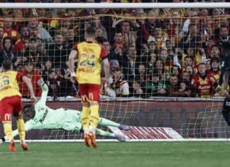 (ВИДЕО) Ленс и со играч помалку стигна до многу важна победа