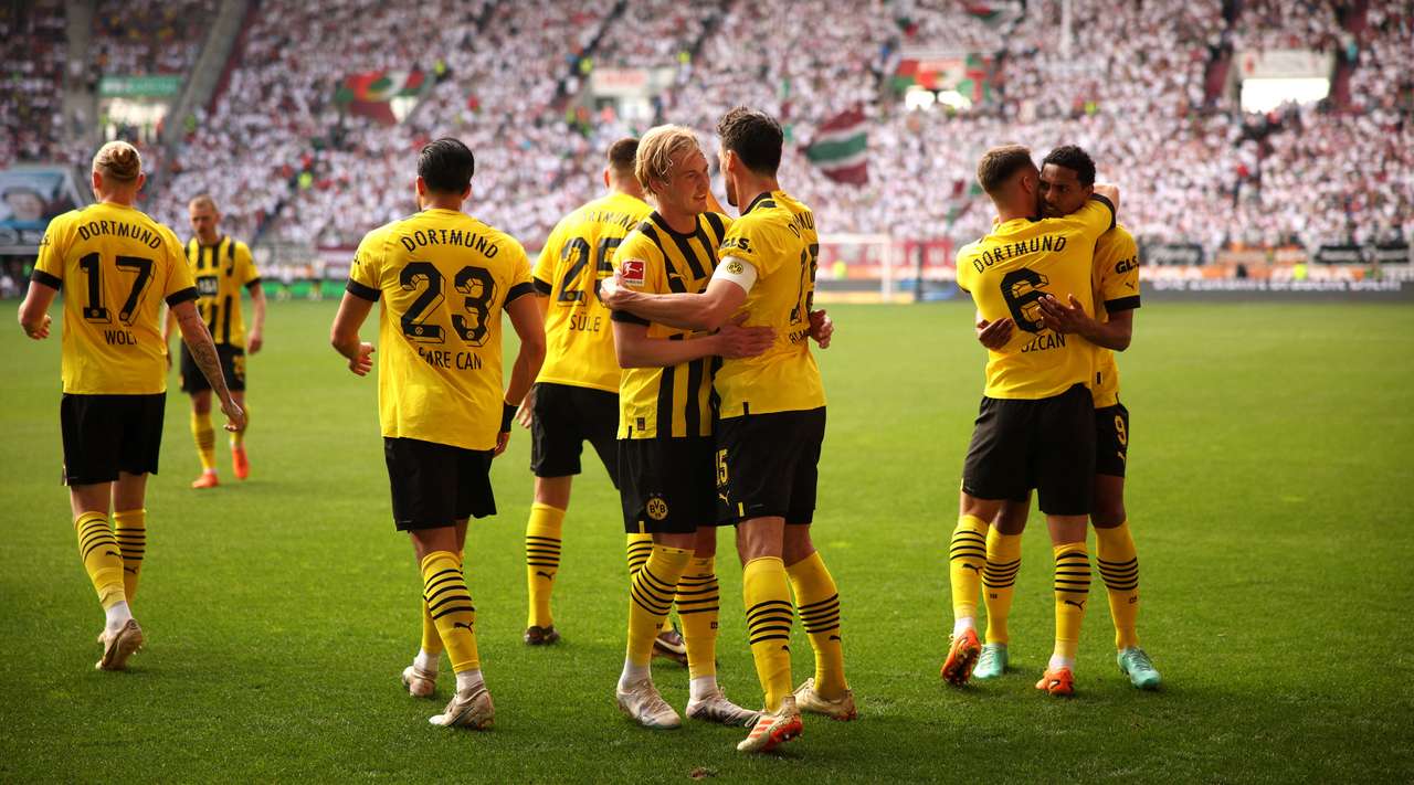 Дортмунд со победа го презема првото место од Баерн