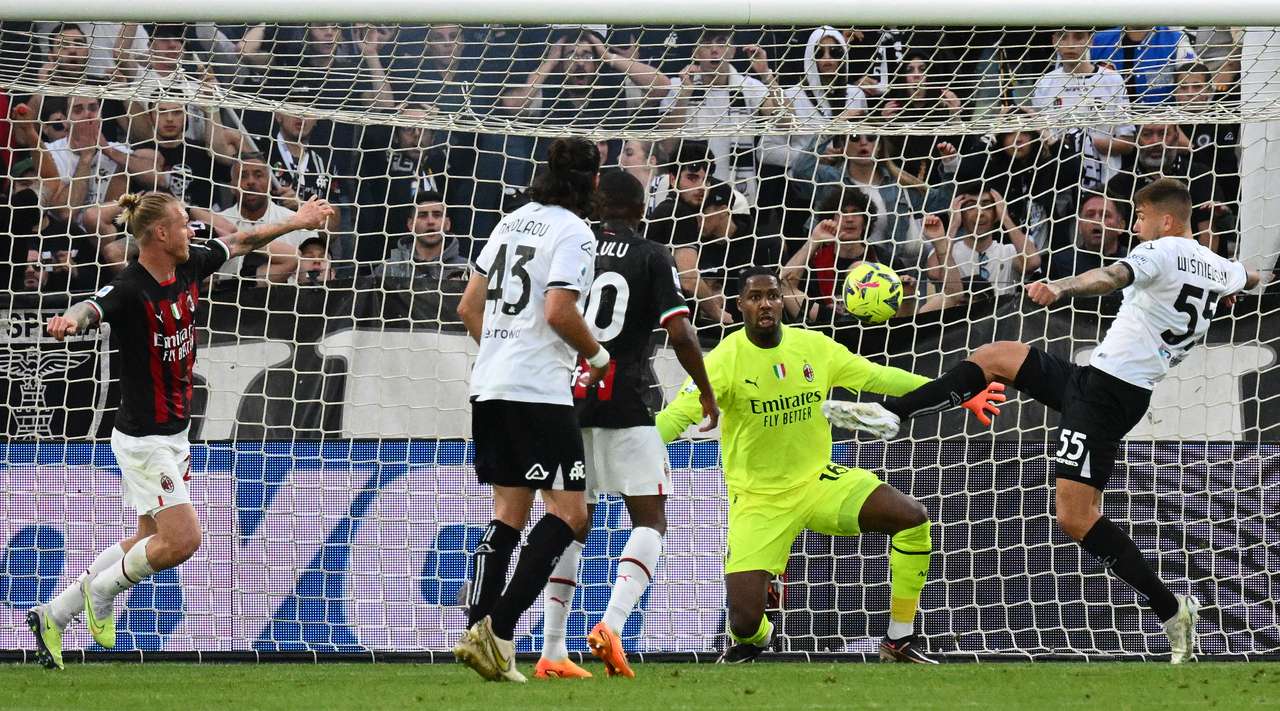 Специја го тресна Милан и остана во игра за опстанок