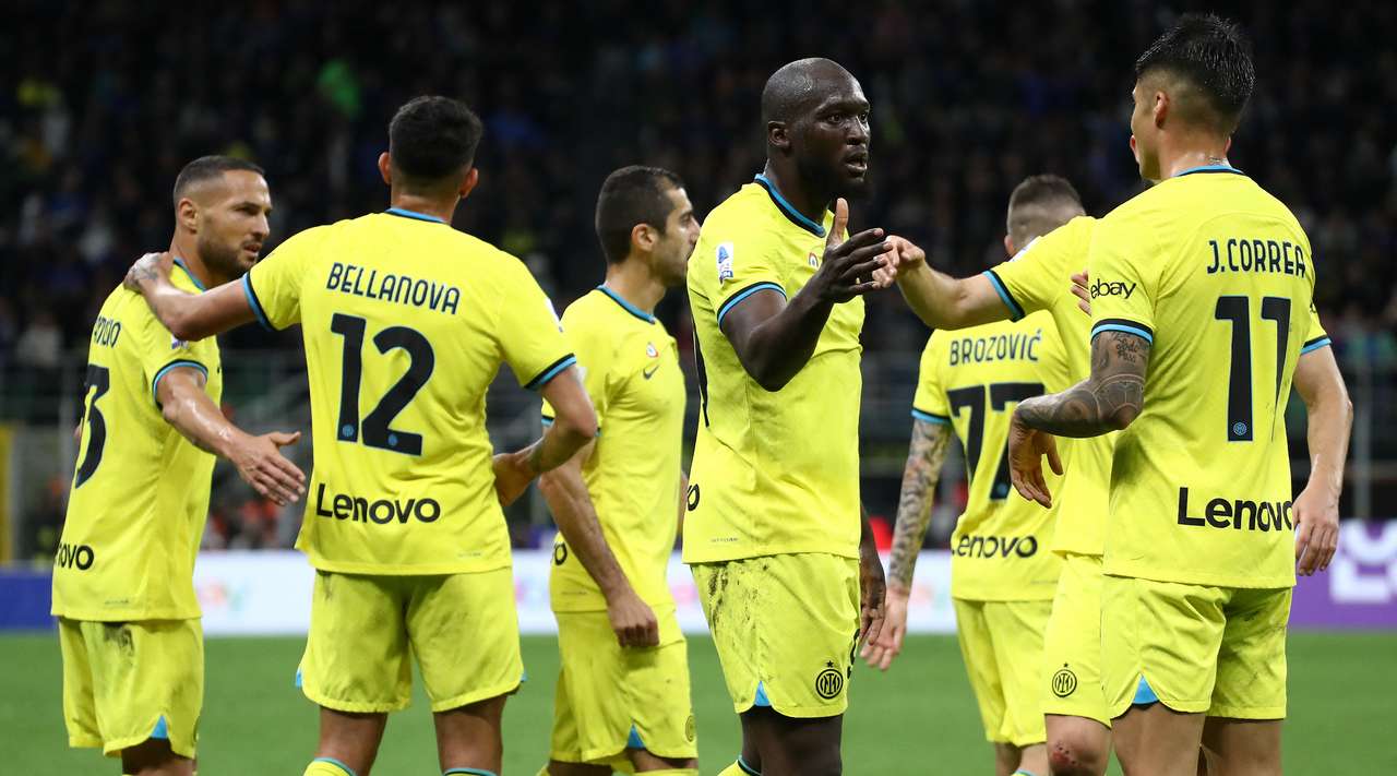 (ВИДЕО) Интер продолжи да гази, совладан и Сасуоло во борба за втората позиција на табелата
