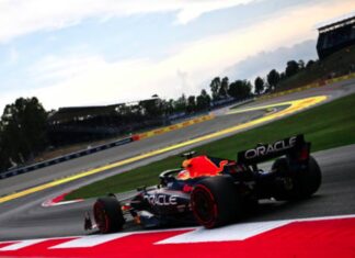 Верстапен доминантен на тренинзите во Барселона