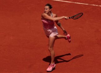 Сабаленка рутинирано до полифиналето во Париз