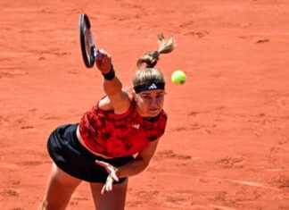 Мухова e првата полуфиналистка на Роланд Гарос