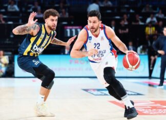 Ефес поведе со 2:1 против Фенер