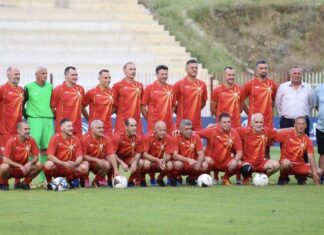 Македонските ветерани одиграа пријателски натпревар со Косово во чест на Фадиљ Вокри