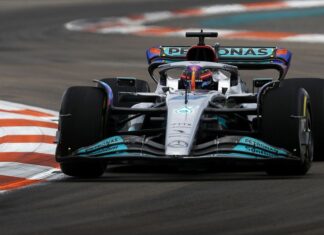 Британците доминантни на домашиот Силверстоун, а Расел стигна до пол позицијата