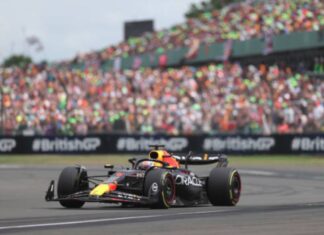 (ВИДЕО) Британците одлични во Силверстоун, но Верстапен победи осми пат во сезоната