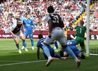 (ВИДЕО) Астон Вила убедливо го порази Евертон