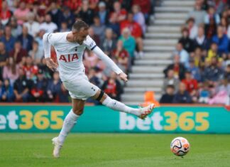 (ВИДЕО) Тотенхем повторно слави триумф