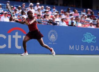 Сакари и Гауф во финалето во Вашингтон