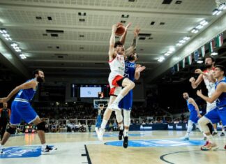 (ВИДЕО) Нај „лудиот“ кош преку цел терен за продолжение