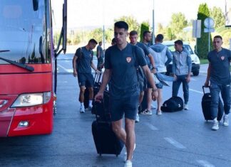 (ФОТО) Македонските фудбалери отпатуваа за Прага