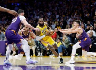 (ВИДЕО) Лејкерси се радуваа на првата победа