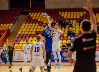 Фаворитите без проблеми до нови победи