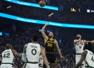 Голден Стејт славеше над Бостон во дербито на вечерта