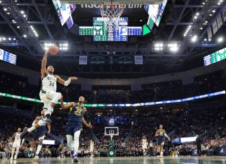 Рекордни 64 поени на Антетокумпо