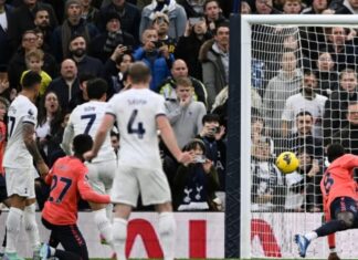 (ВИДЕО)Победа за Тотенхем и пораз на Њукасл и хет-трик на Соланке белег на четирите натпревари