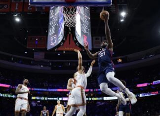 Ембид броеше до 70, Таунс до 62 поени