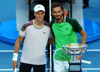 Медведев „закажа“ полуфинале со Синер