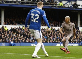 Евертон го запали „Гудисон Парк“ во последната минута од натпреварот