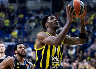 Историски 50 поени на Хејс Дејвис во Евролигата