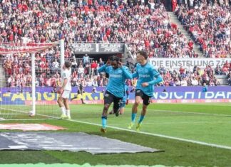 Баер Леверкузен ја одржува разликата од 10 бодови пред минхенски Баер